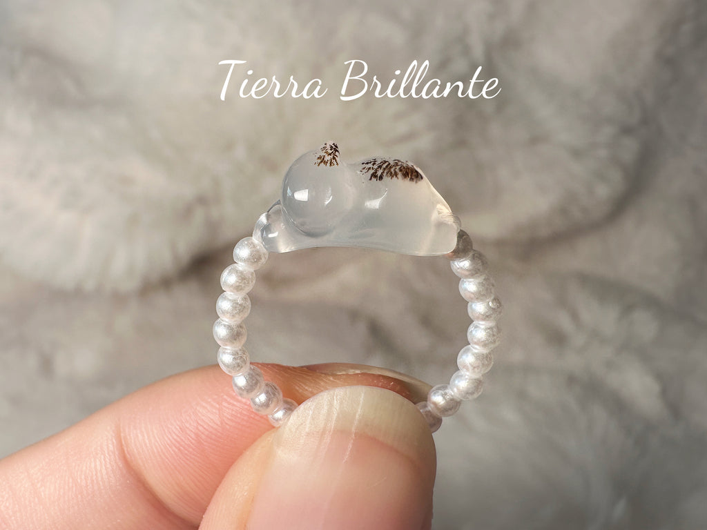 Cat·Gatito entre los dedos